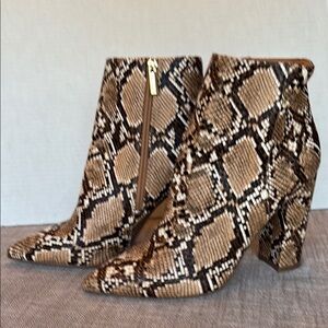 JustFab Brown and Black Ankle Booties with Snakeskin Design Size 10